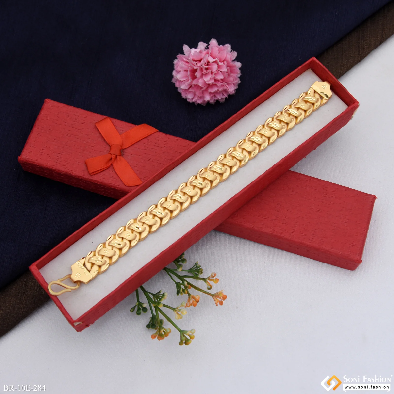Prominent Design Gold Plated Pokal Bracelet for Men - Style E284 - Image 2