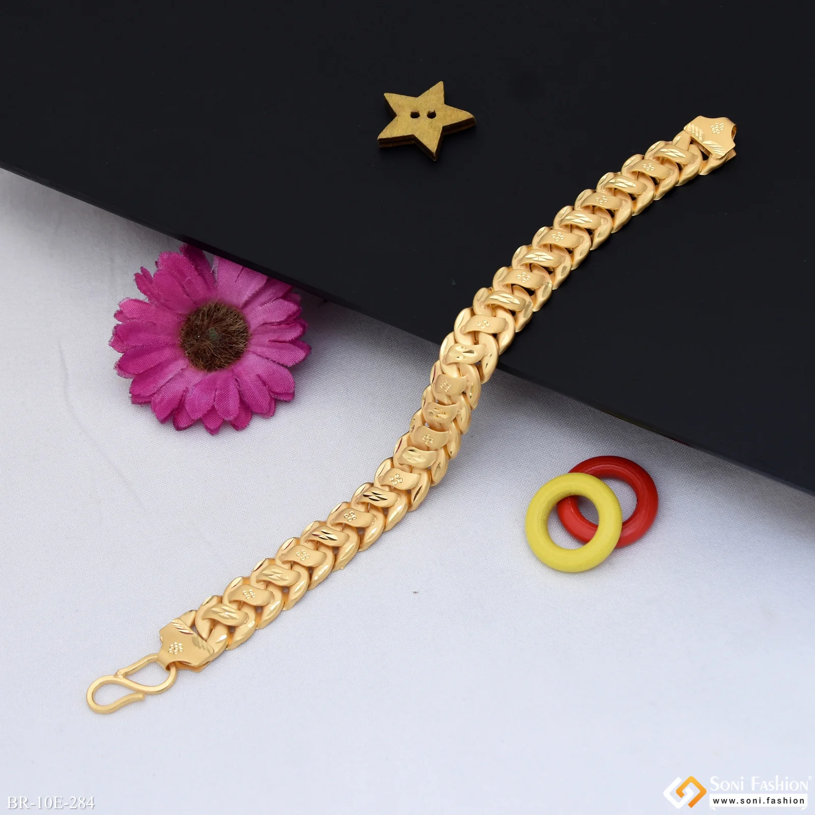 Prominent Design Gold Plated Pokal Bracelet for Men - Style E284 - Image 4