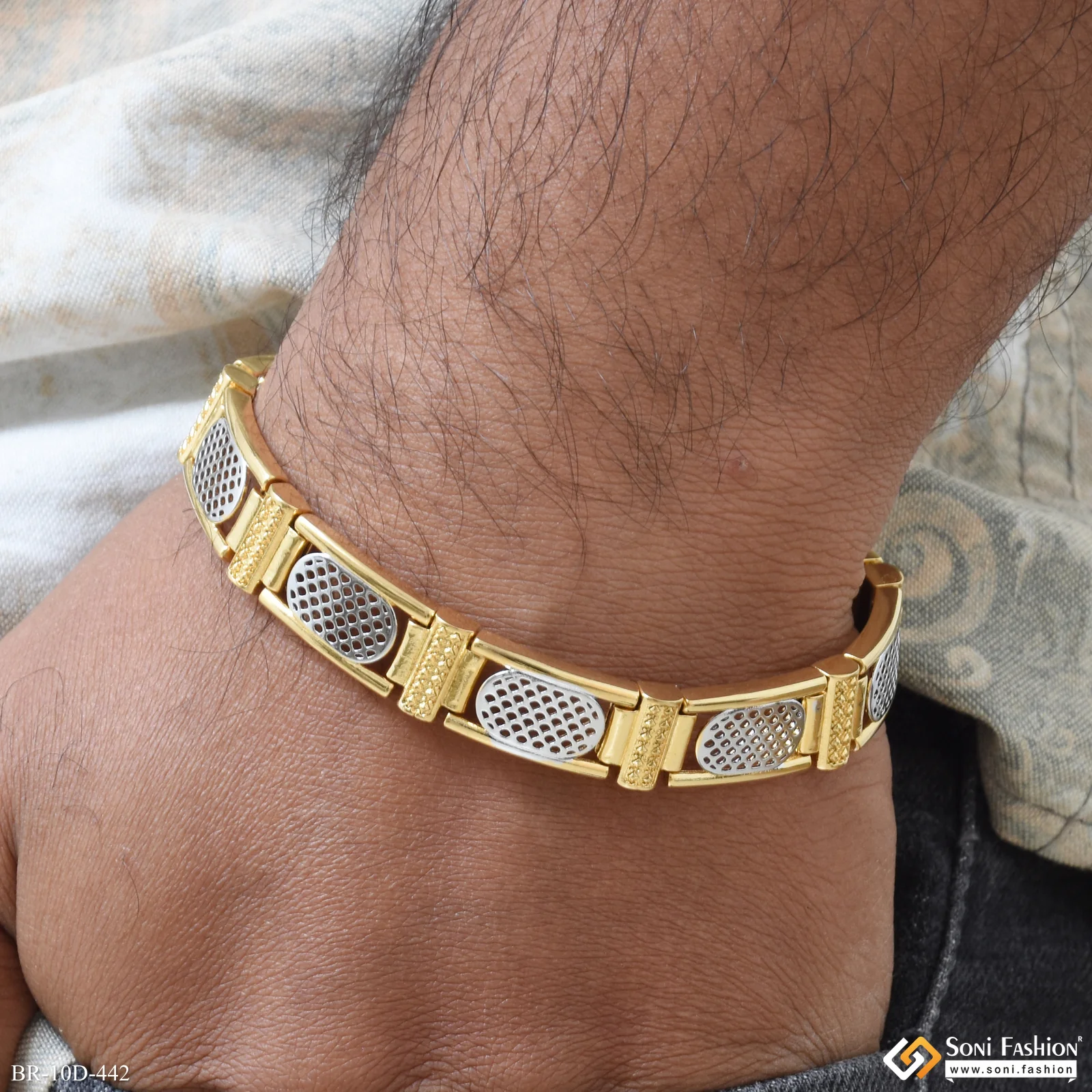 Prominent Design Golden & Silver Color Bracelet for Men - Style D442