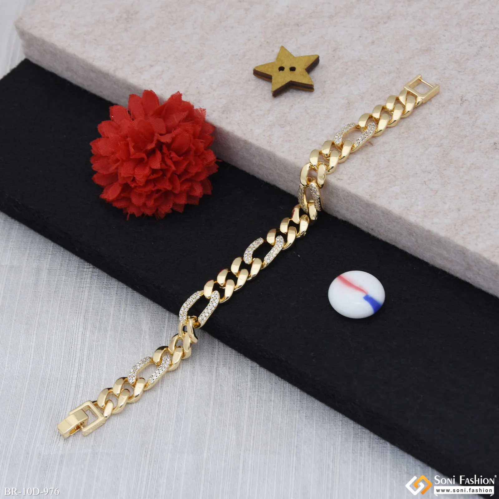Sophisticated Design Gold Plated Link Bracelet for Men - Style D976 - Image 3