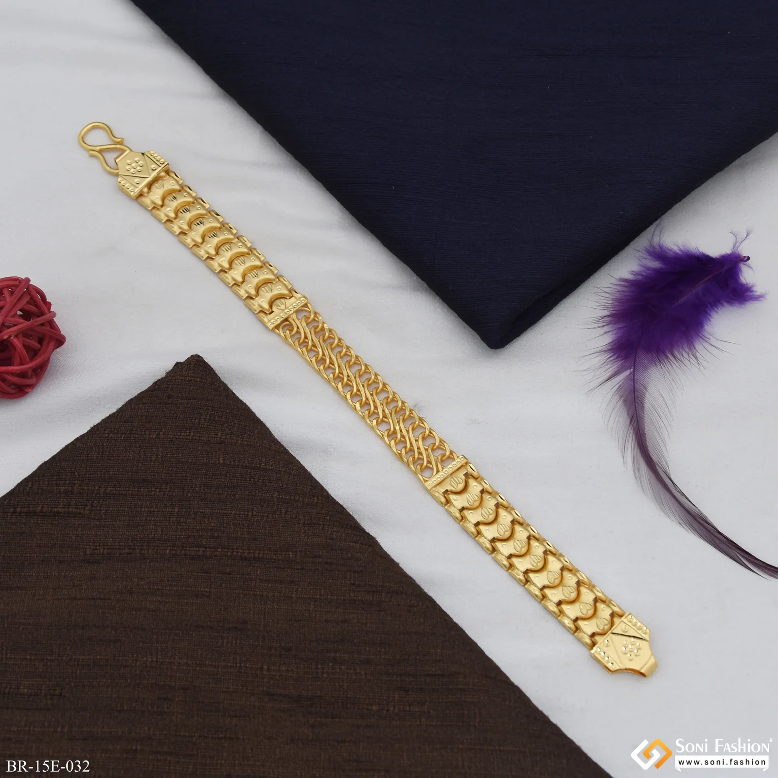 Sophisticated Design Gold Plated Link Bracelet for Men - Style E032 - Image 4