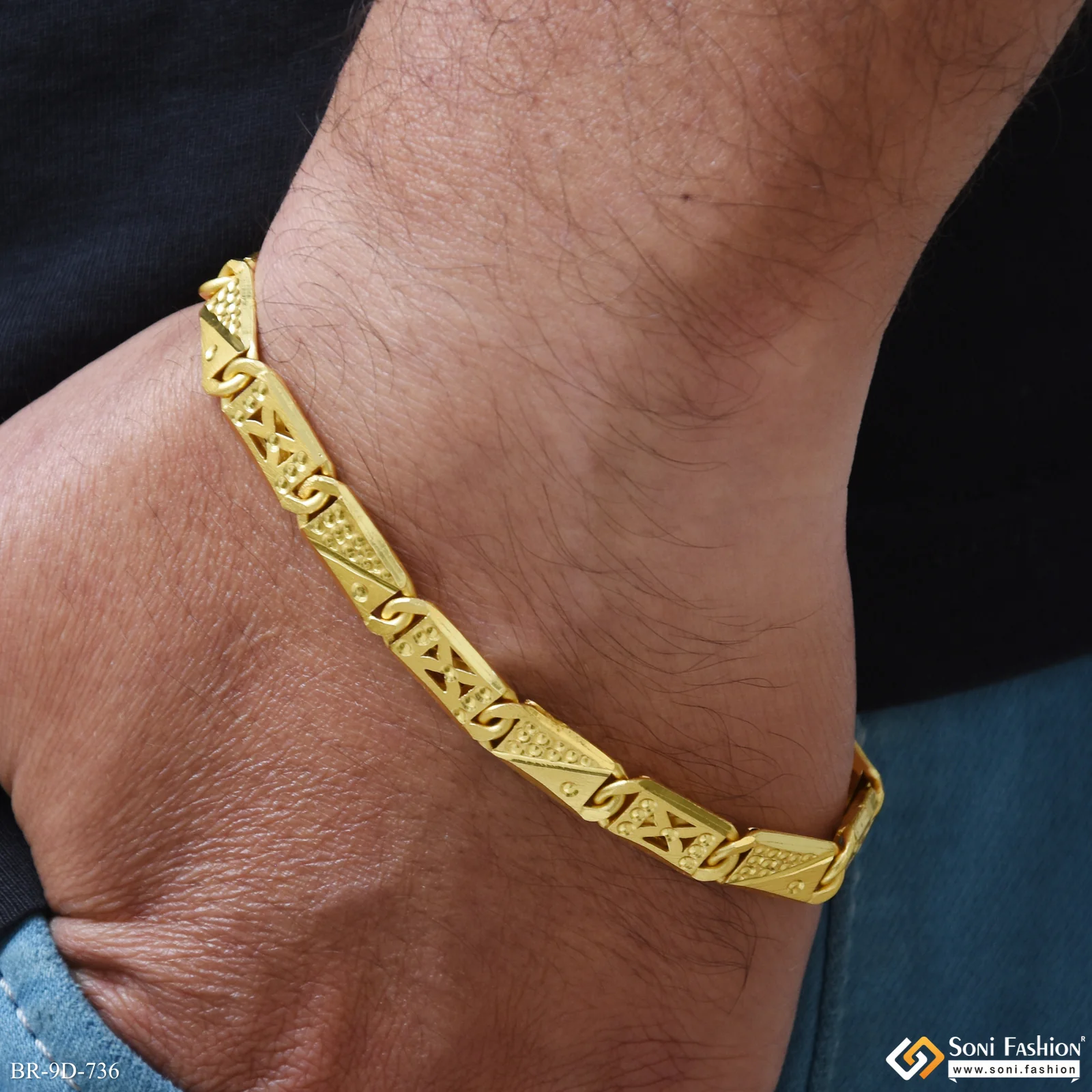 Sophisticated Design Gold Plated Nawabi Bracelet for Men - Style D736 - Image 2
