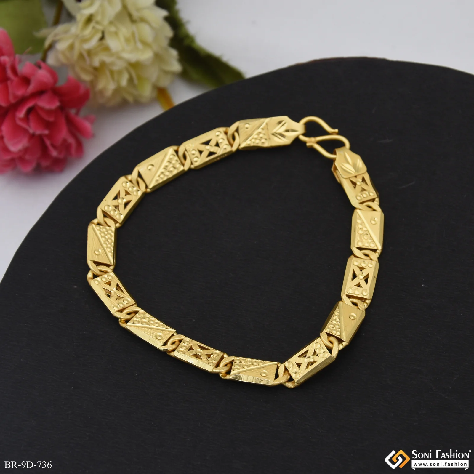 Sophisticated Design Gold Plated Nawabi Bracelet for Men - Style D736 - Image 3
