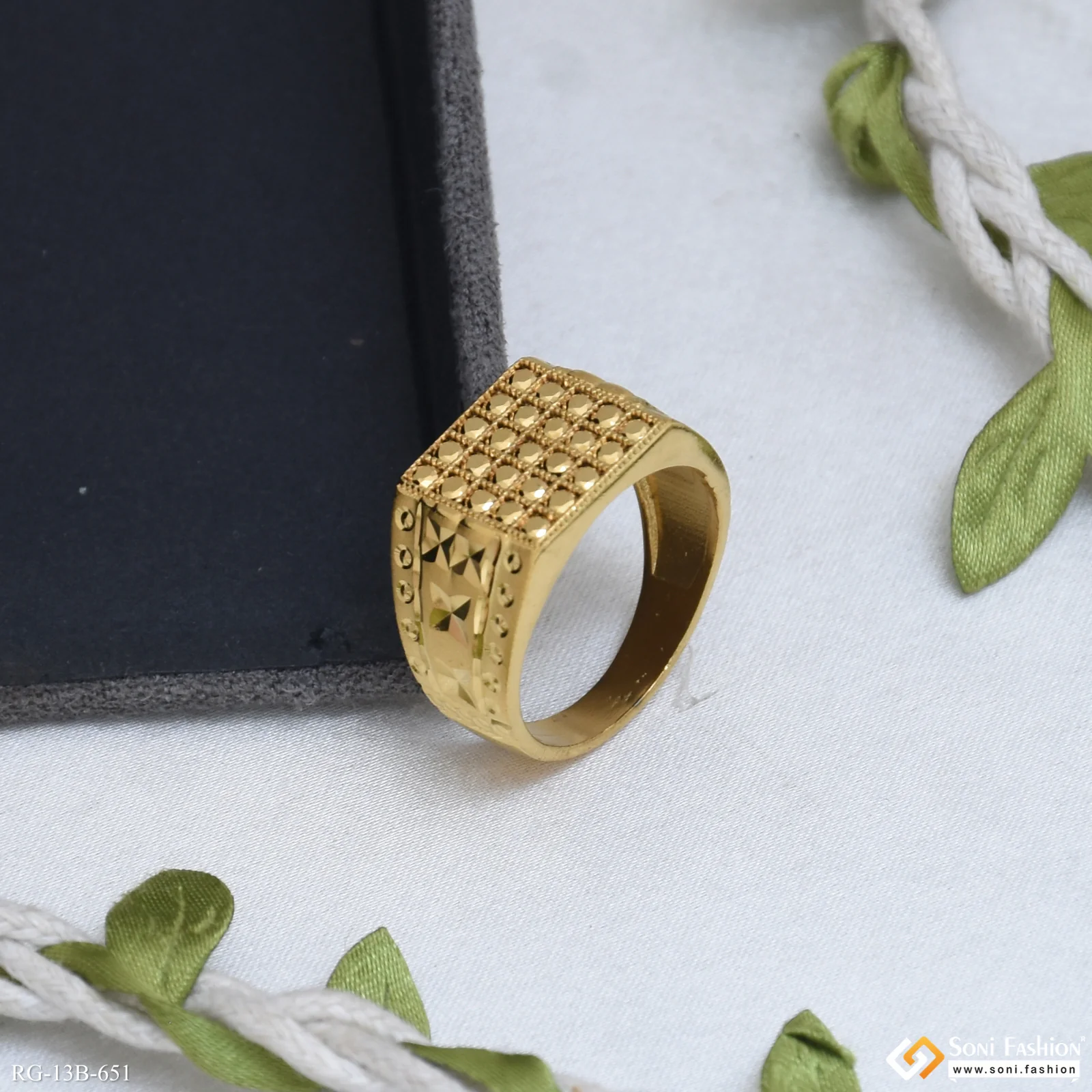 Sophisticated Design Gold Plated Ring for Men - Style B651 - Image 3