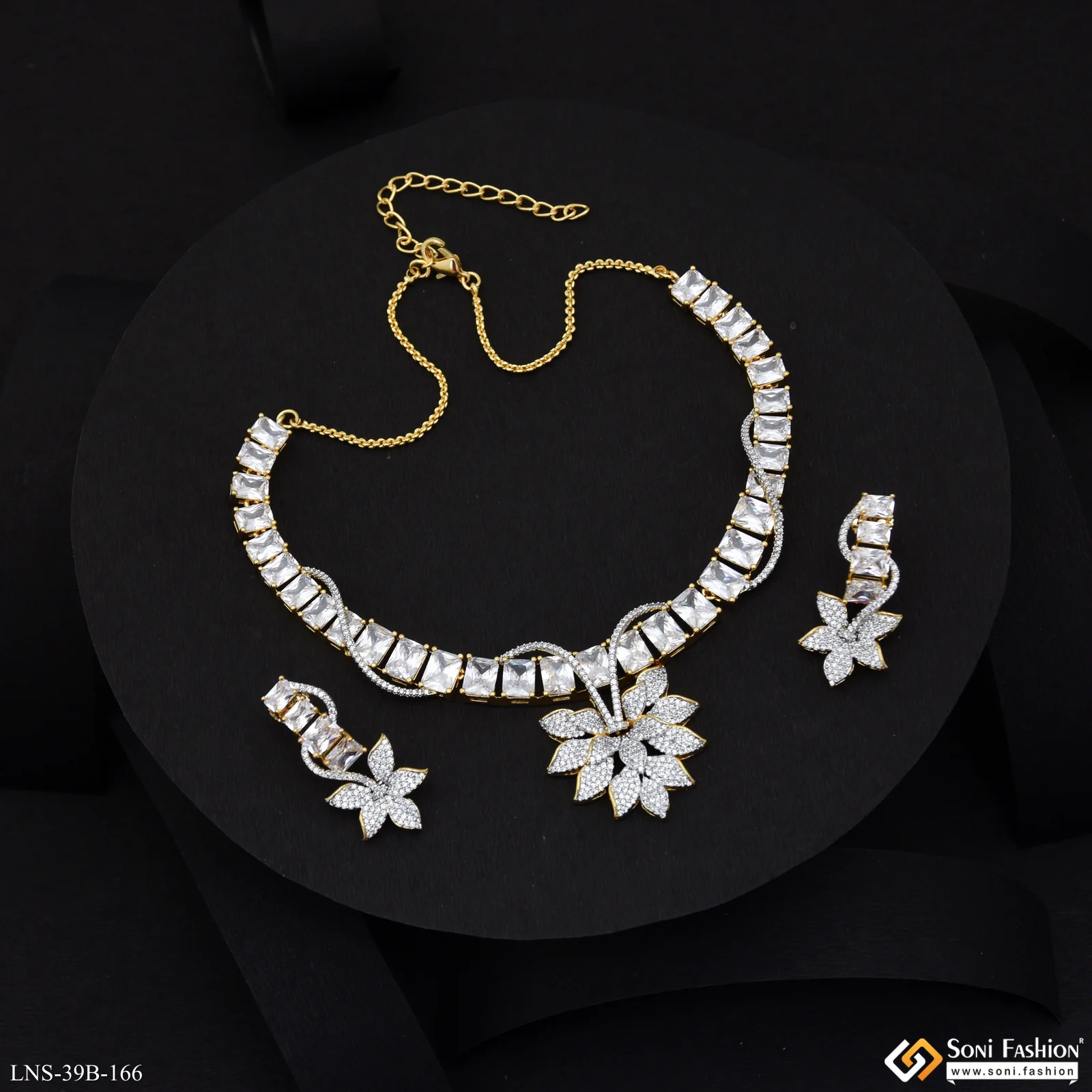 Stunning Design Gold Plated Diamond Necklace Set for Ladies - Style B166 - Image 4