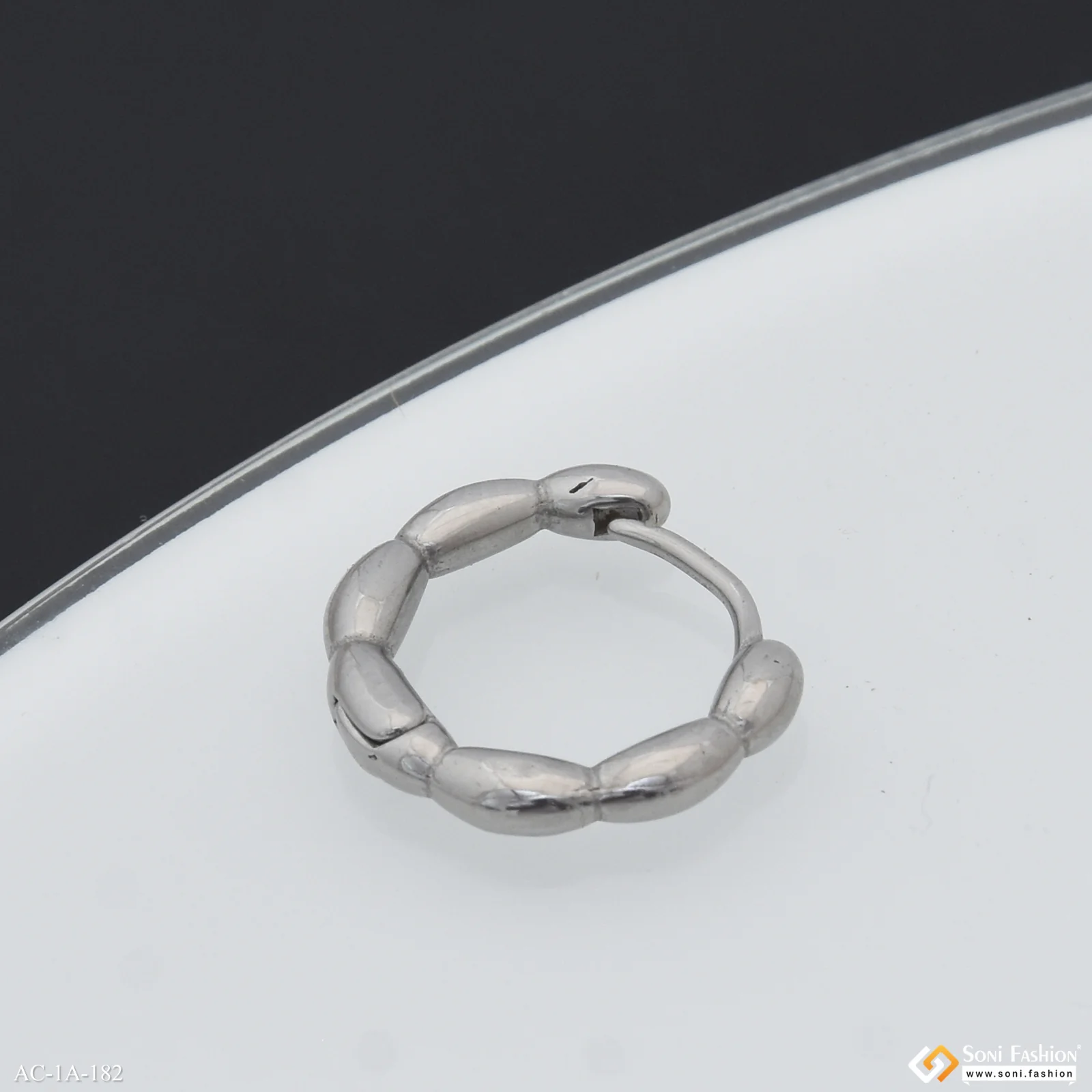Stunning Design Superior Quality Stud Earring for Men (1 pc) - Style A182 - Image 2