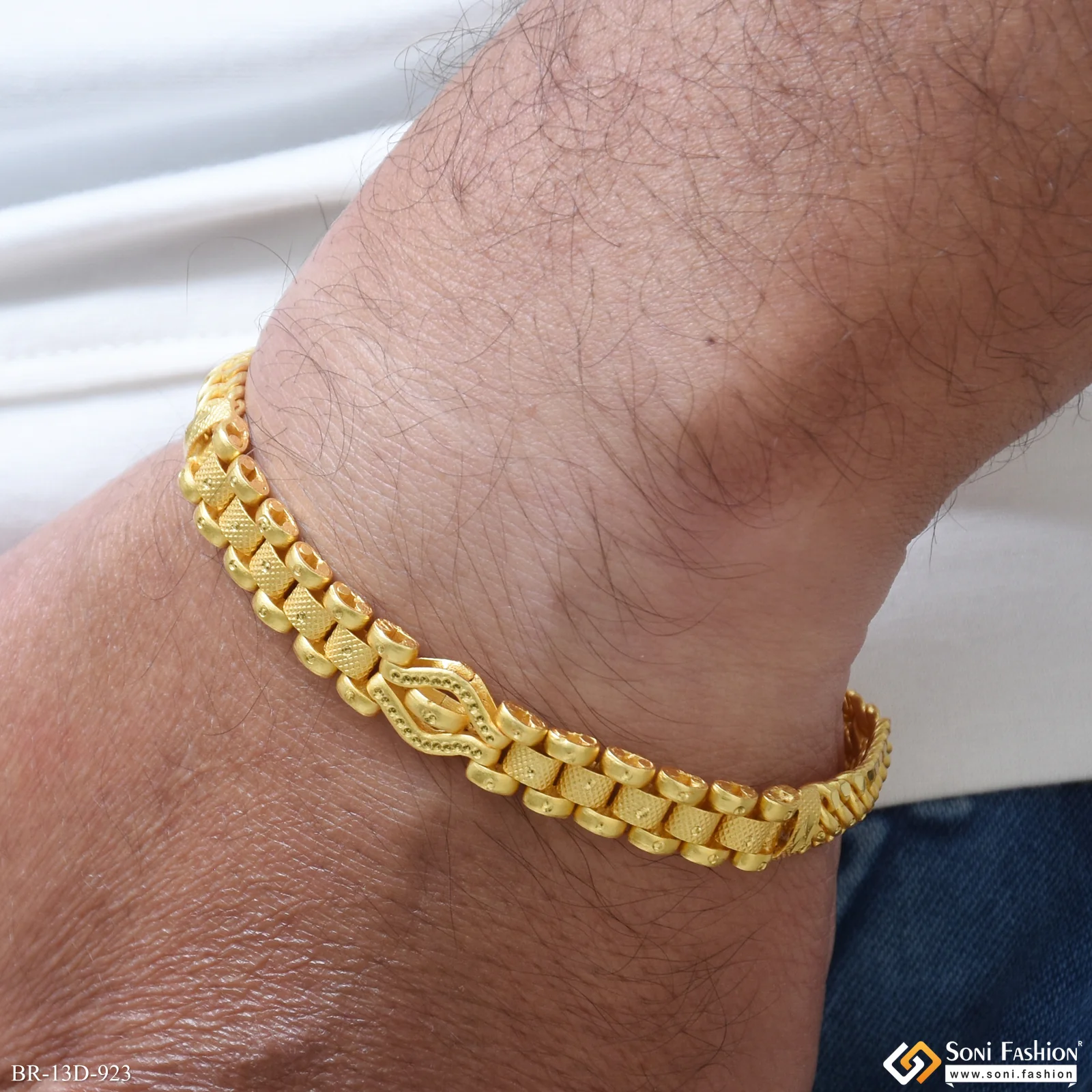 Traditional Design Gold Plated Box Bracelet for Men - Style D923