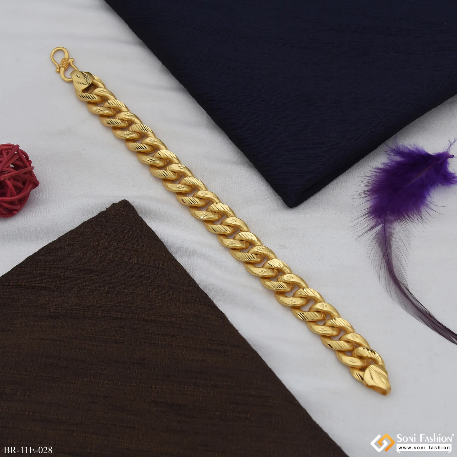 Traditional Design Gold Plated Link Bracelet for Men - Style E028 - Image 5