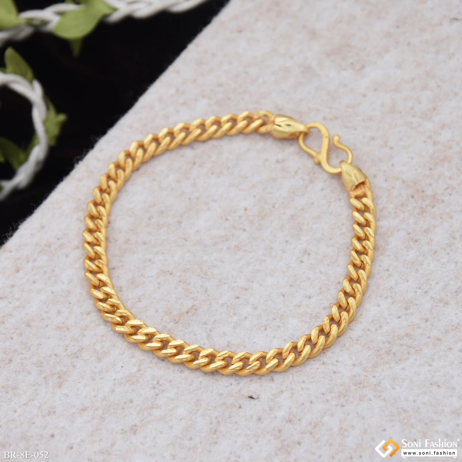 Traditional Design Gold Plated Link Bracelet for Men - Style E052 - Image 3