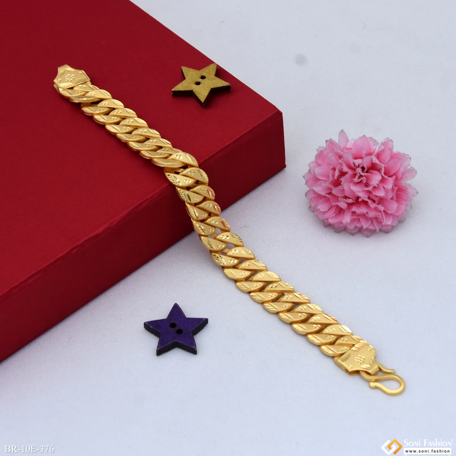 Prominent Design Gold Plated Pokal Bracelet for Men - Style E376 - Image 4