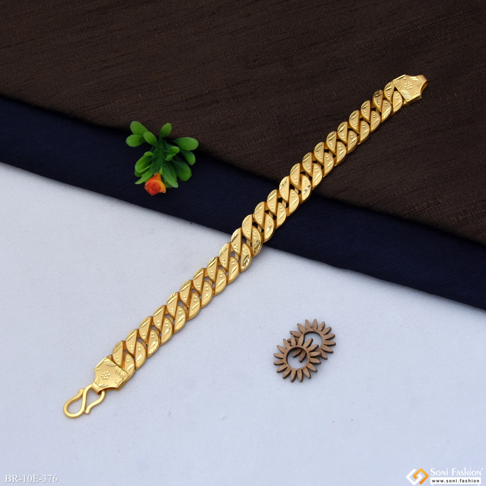 Prominent Design Gold Plated Pokal Bracelet for Men - Style E376 - Image 5
