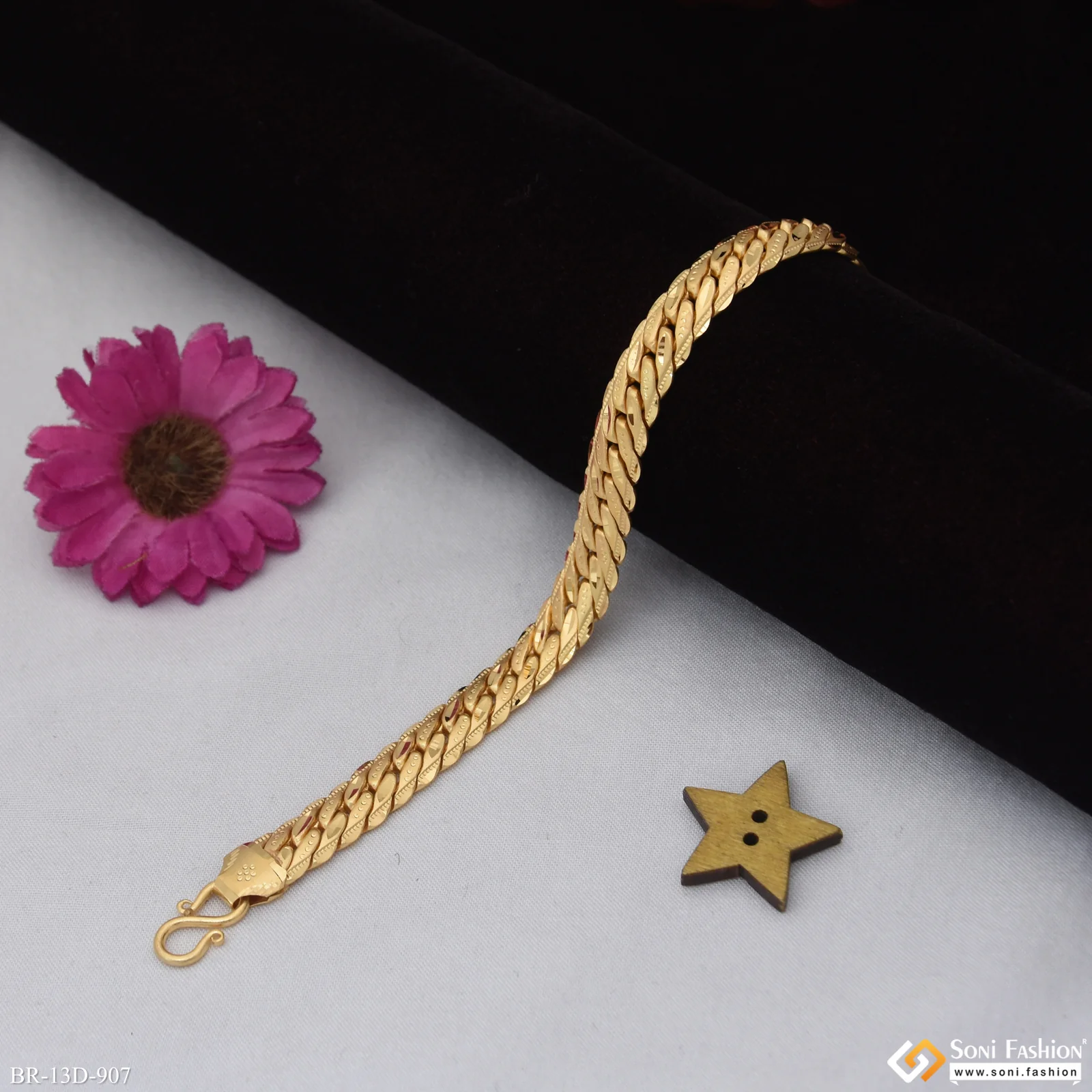 Trending Design Gold Plated Bracelet for Men - Style D907 - Image 3