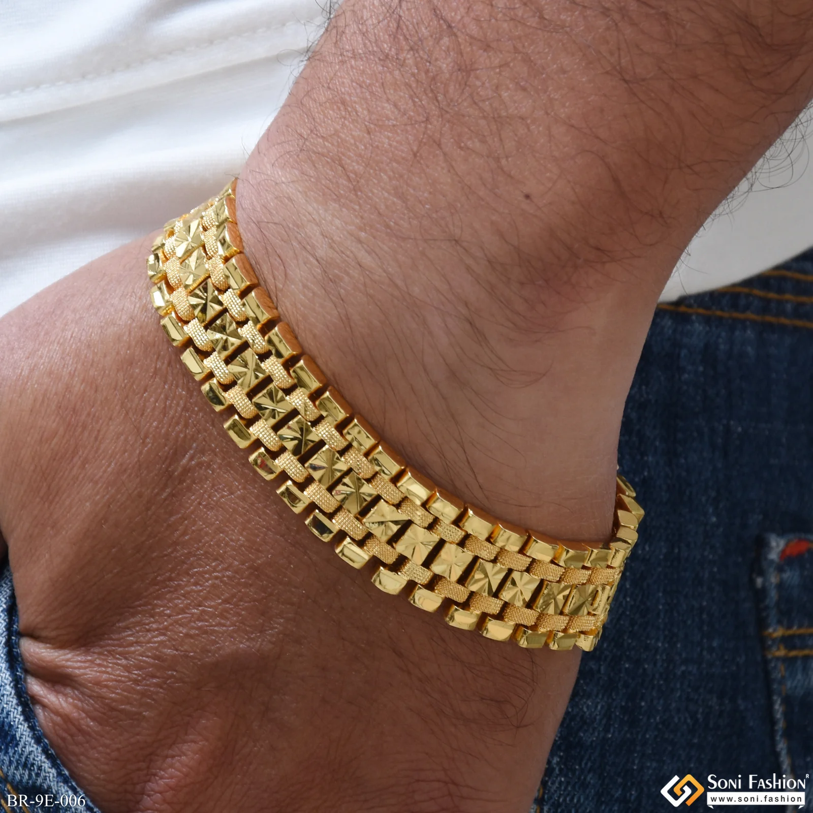 Trending Design Gold Plated Bracelet for Men - Style E006