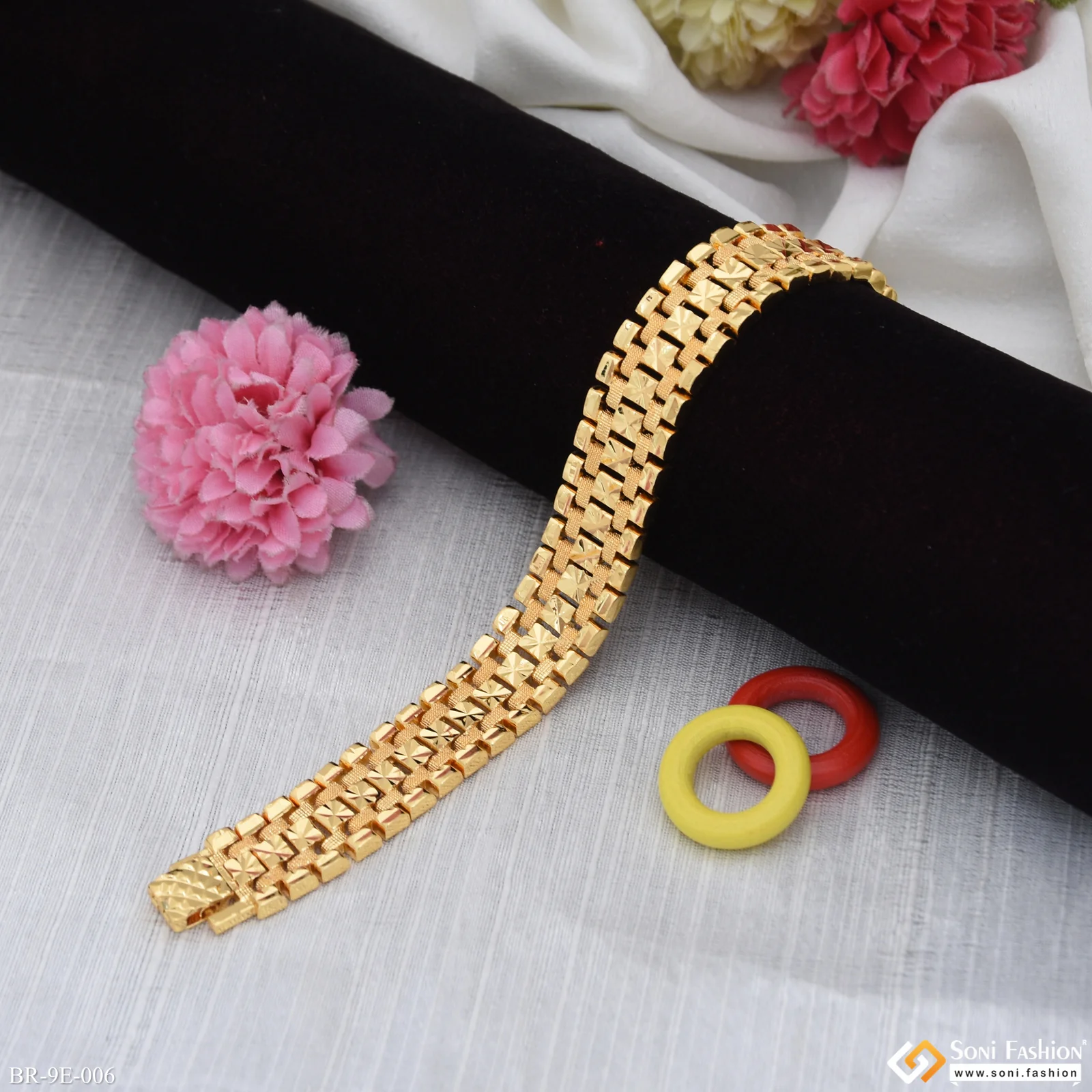 Trending Design Gold Plated Bracelet for Men - Style E006 - Image 4