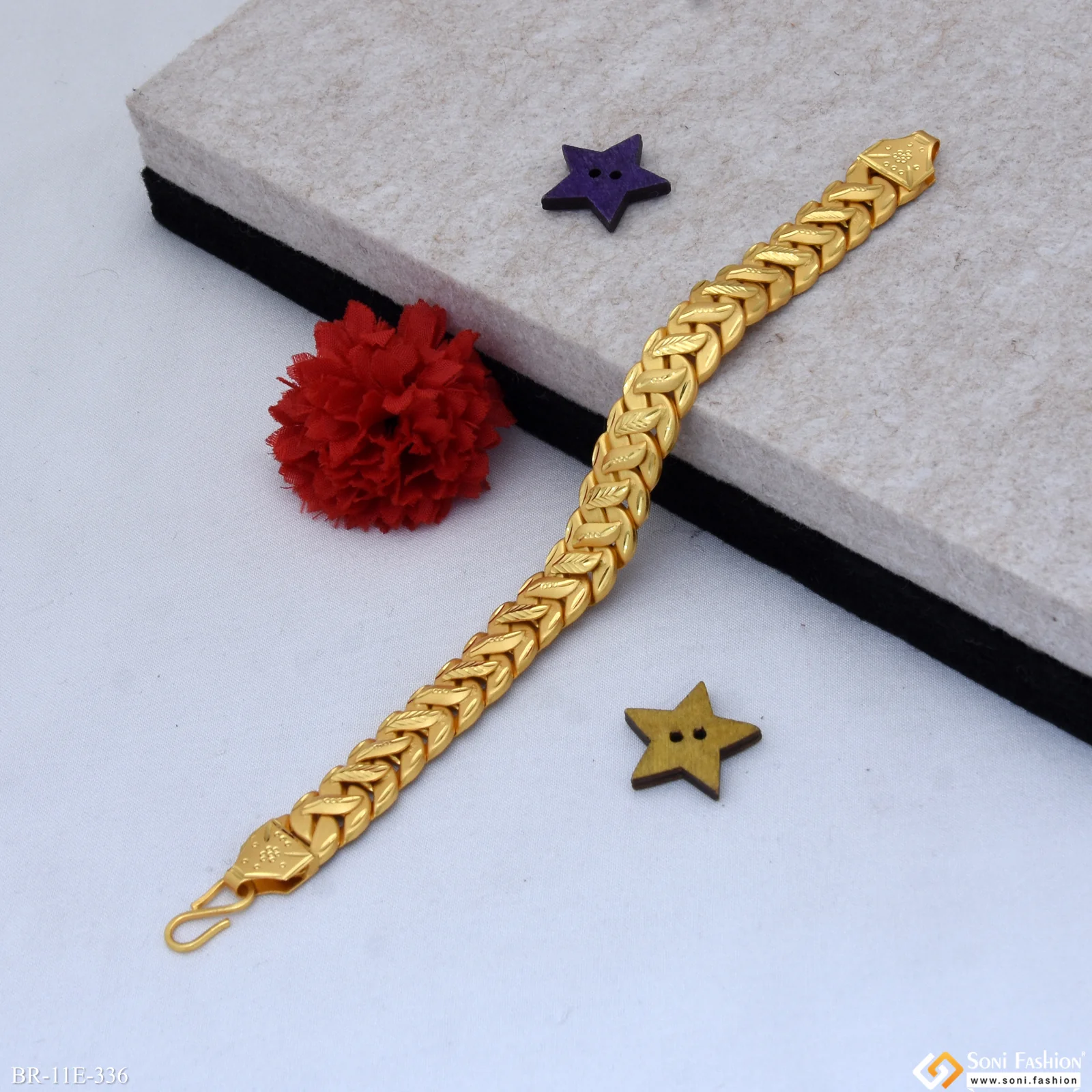 Trending Design Gold Plated Pokal Bracelet for Men - Style E336 - Image 4