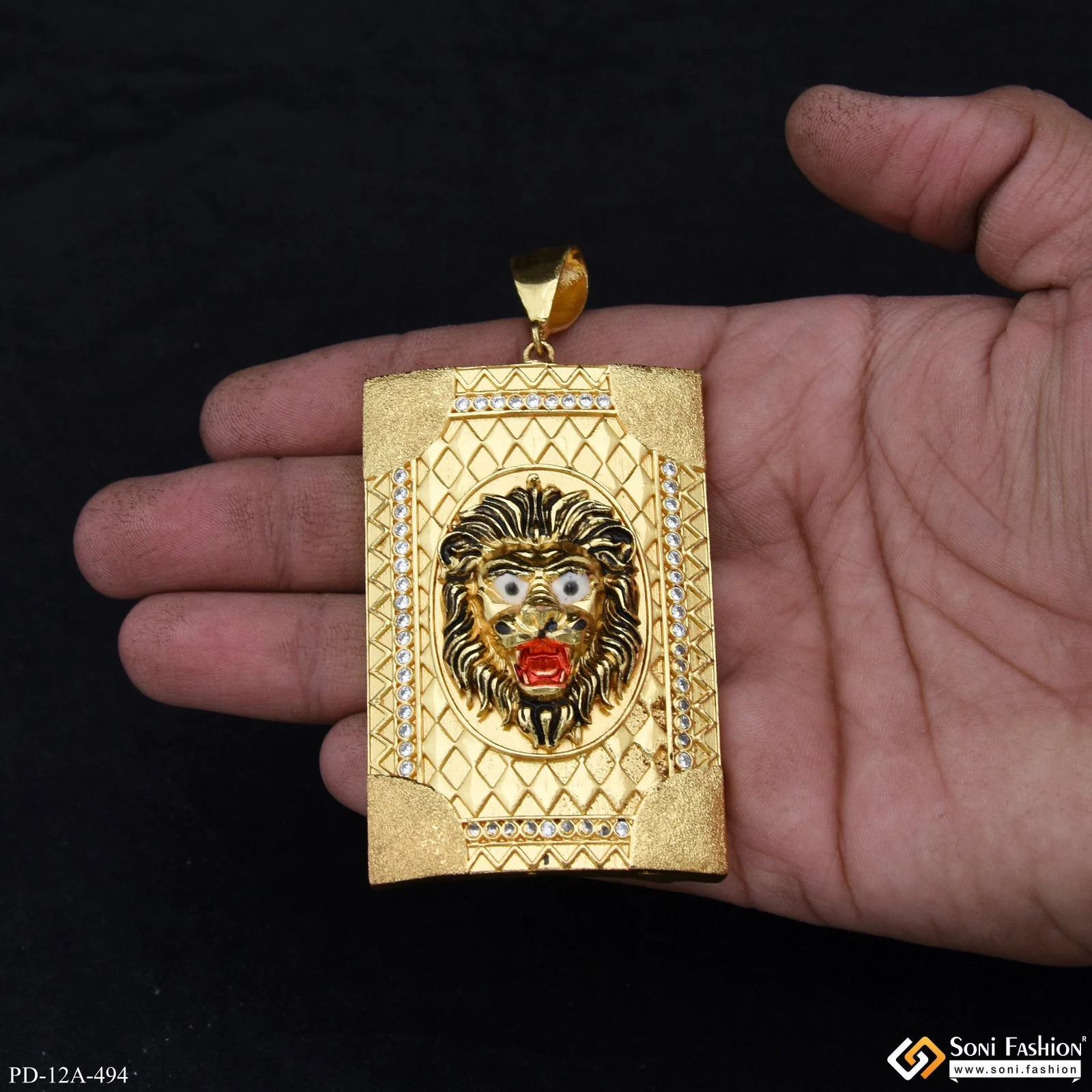 Very Big Size Lion In Texture Background With Diamond Gold Plated Attractive Pendant - Style A494