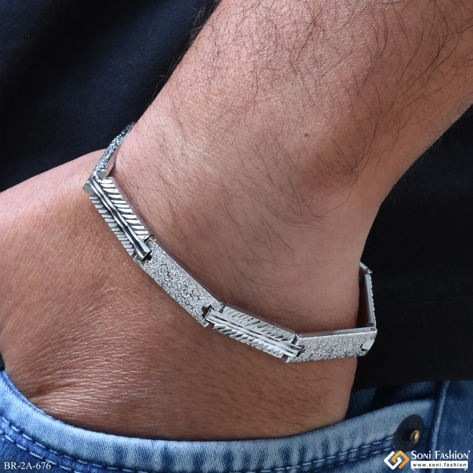 Very Delicate Glossy With Strait Lines Dull Finish Silver Color Bracelet - Style A676