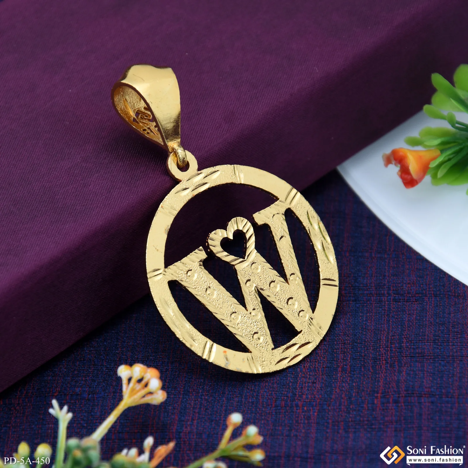 W Letter Alphabet Gold Plated Cnc Cut Pendant With King Crown Design - Style A450