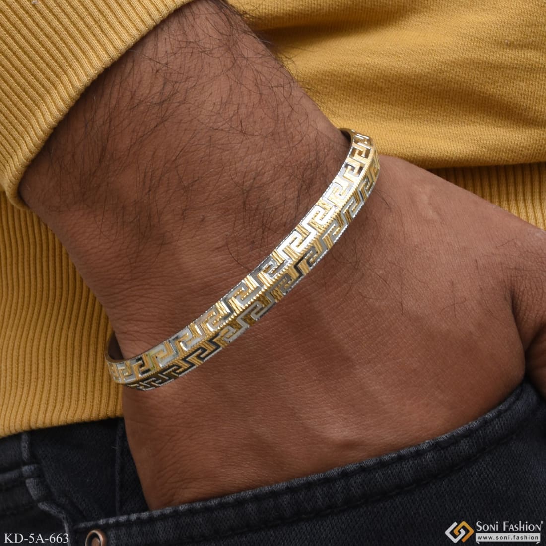 Zig Zag Dainty Design Best Quality Golden & Silver Color Kada for Men - Style A663